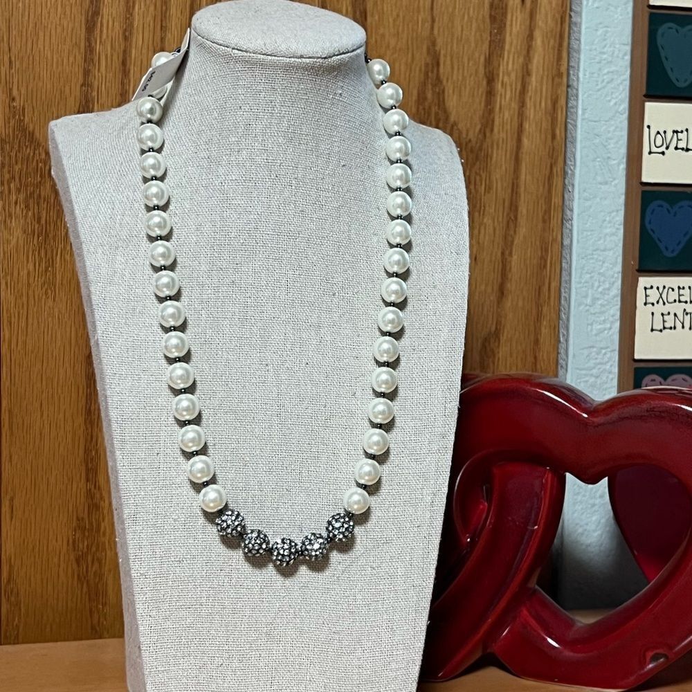 NWT Dillard’s Elegant White & Silver Pearl Necklace #DILL1
